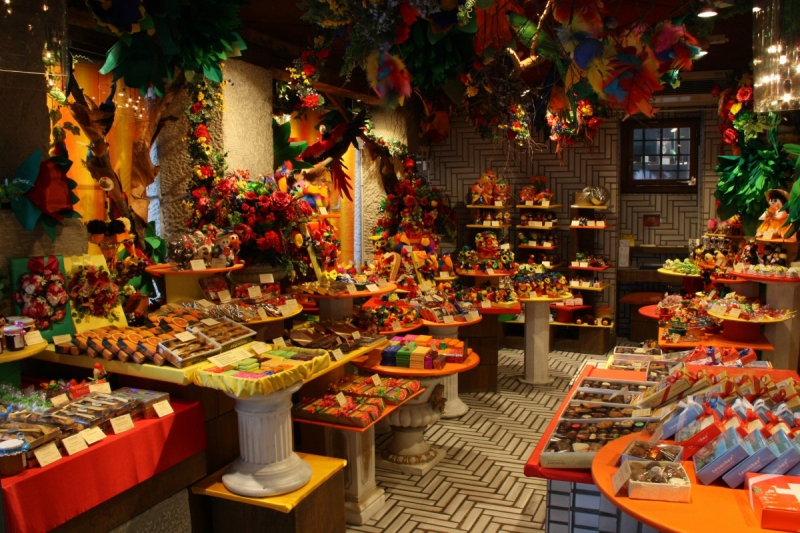 vente-ST AUBAN-min_candy_store_chocolate_shop_chocolate_switzerland-393515