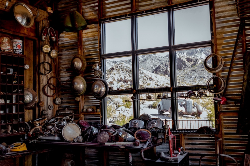 vente-ST AUBAN-min_shop_window_part_junk_abandoned-138873